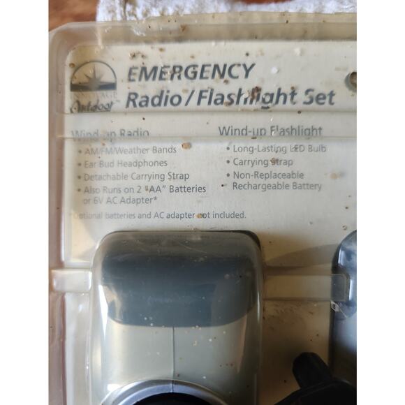 Innovage Outdoors Emergency Radio Flashlight Set 2006 WORKS - Picture 4 of 4